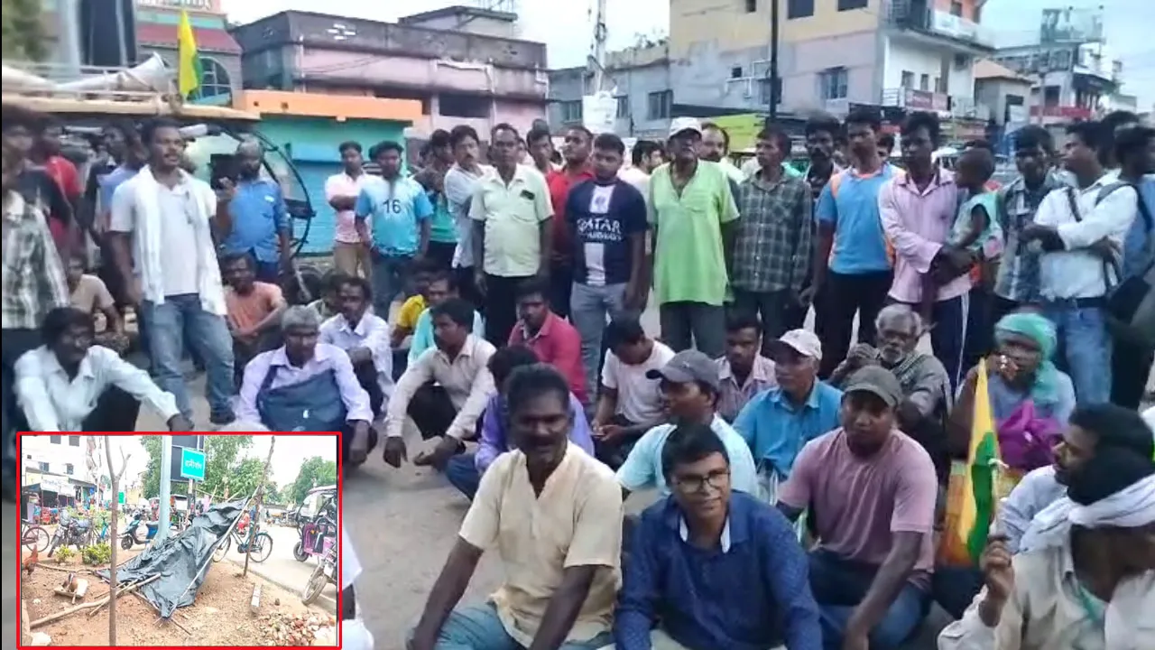 আদিবাসী বইয়ের স্টলে দুষ্কৃতী হামলা, প্রতিবাদ