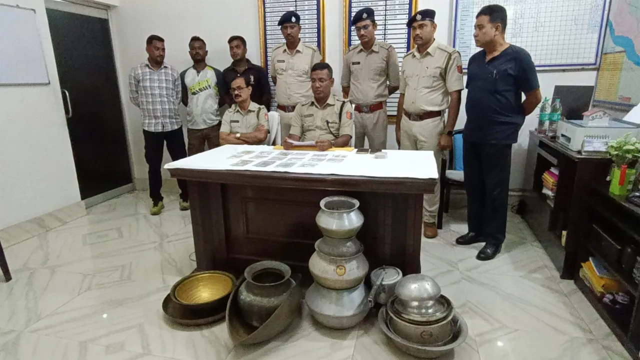 ধরা পড়ল শিল্পাঞ্চলের কুখ্যাত দুই চোর ভাই, উদ্ধার স্বর্ণালঙ্কার