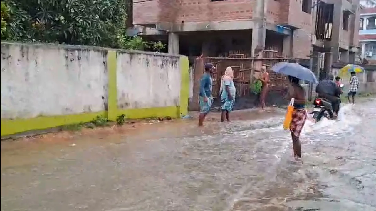 টানা বৃষ্টিতে জলযন্ত্রনা আসানসোল শহরে