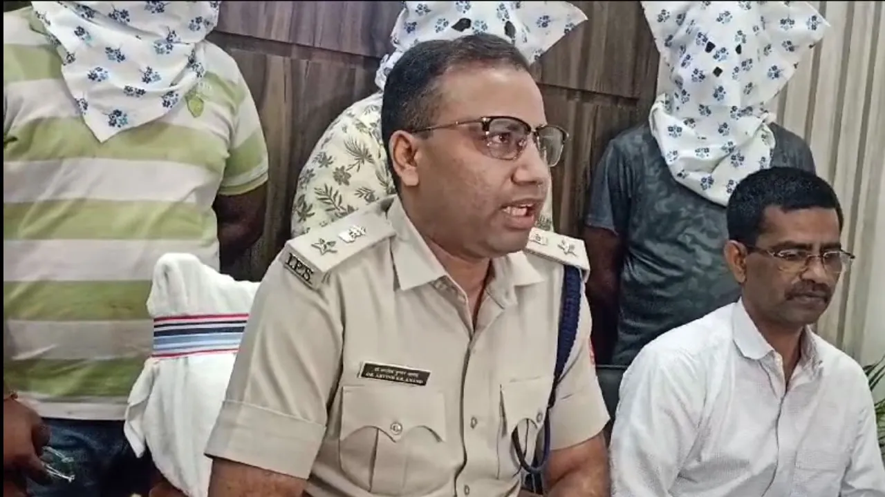 ভুয়ো কল সেন্টার খুলে প্রতারণা, ধৃত ৪