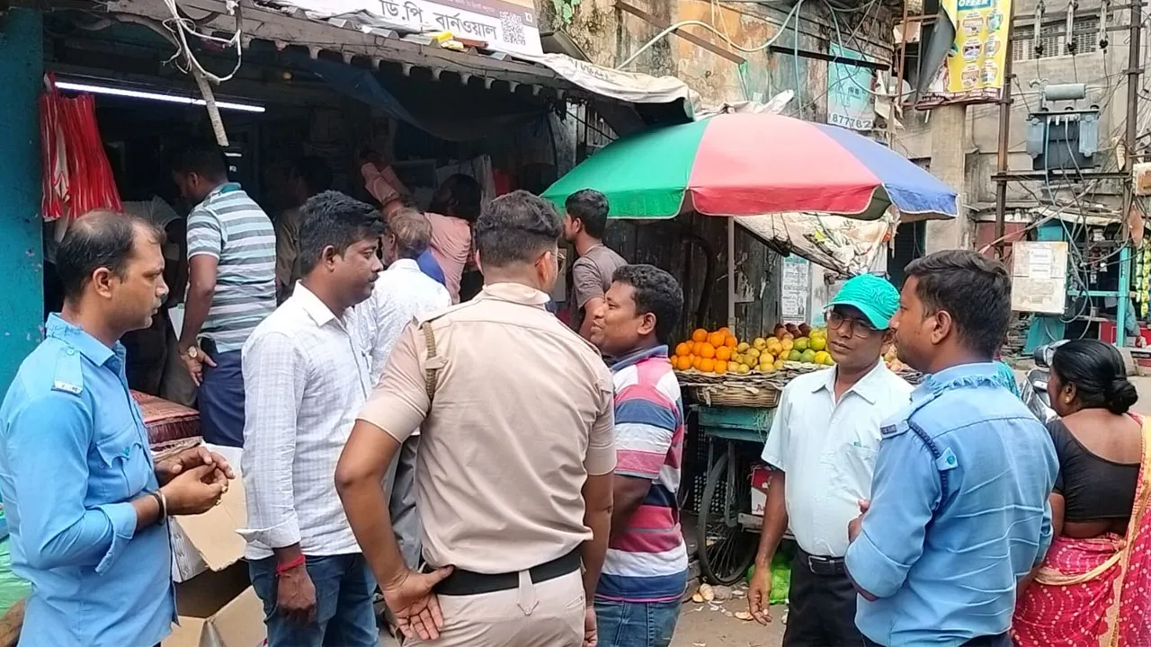 বাজারে হানা প্রশাসনিক আধিকারিকদের