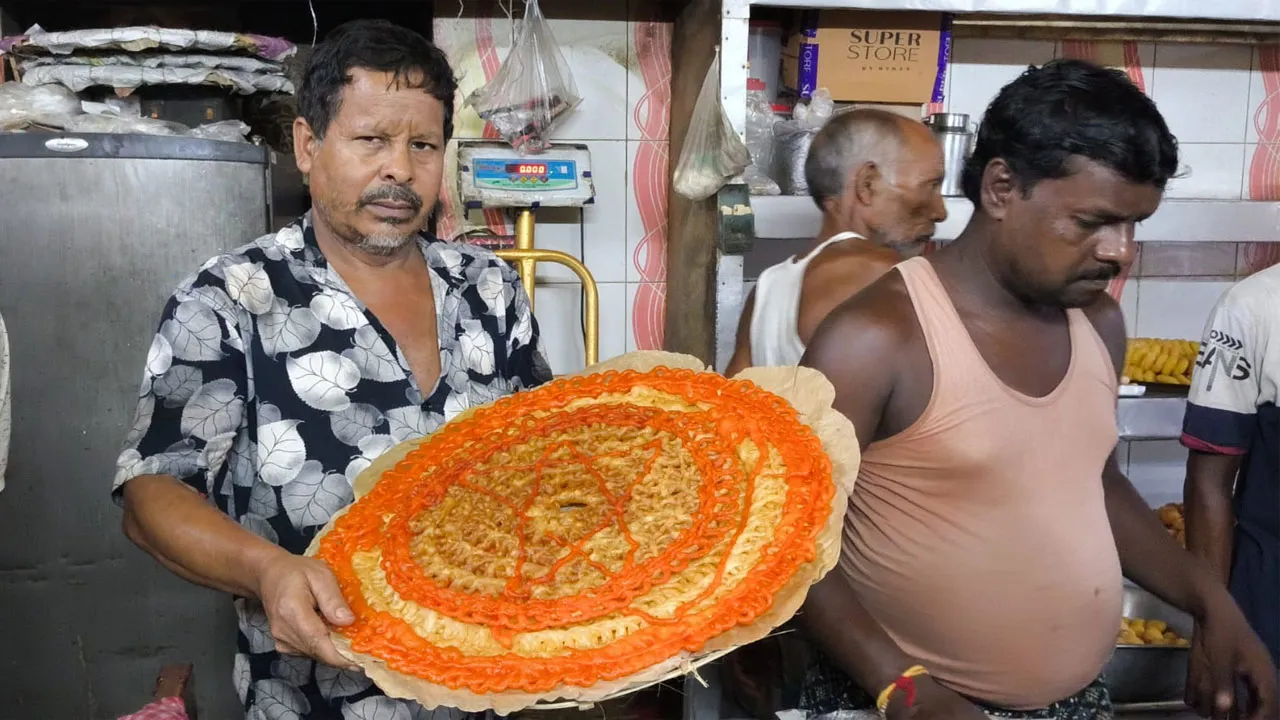 অতিকায় জাম্বো জিলিপি, ওজন প্রায় দু কেজি