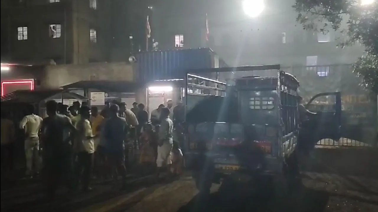 শ্রমিক নিবাসের ব্যালকনি থেকে পড়ে গেলেন নিরাপত্তারক্ষী, উত্তেজনা