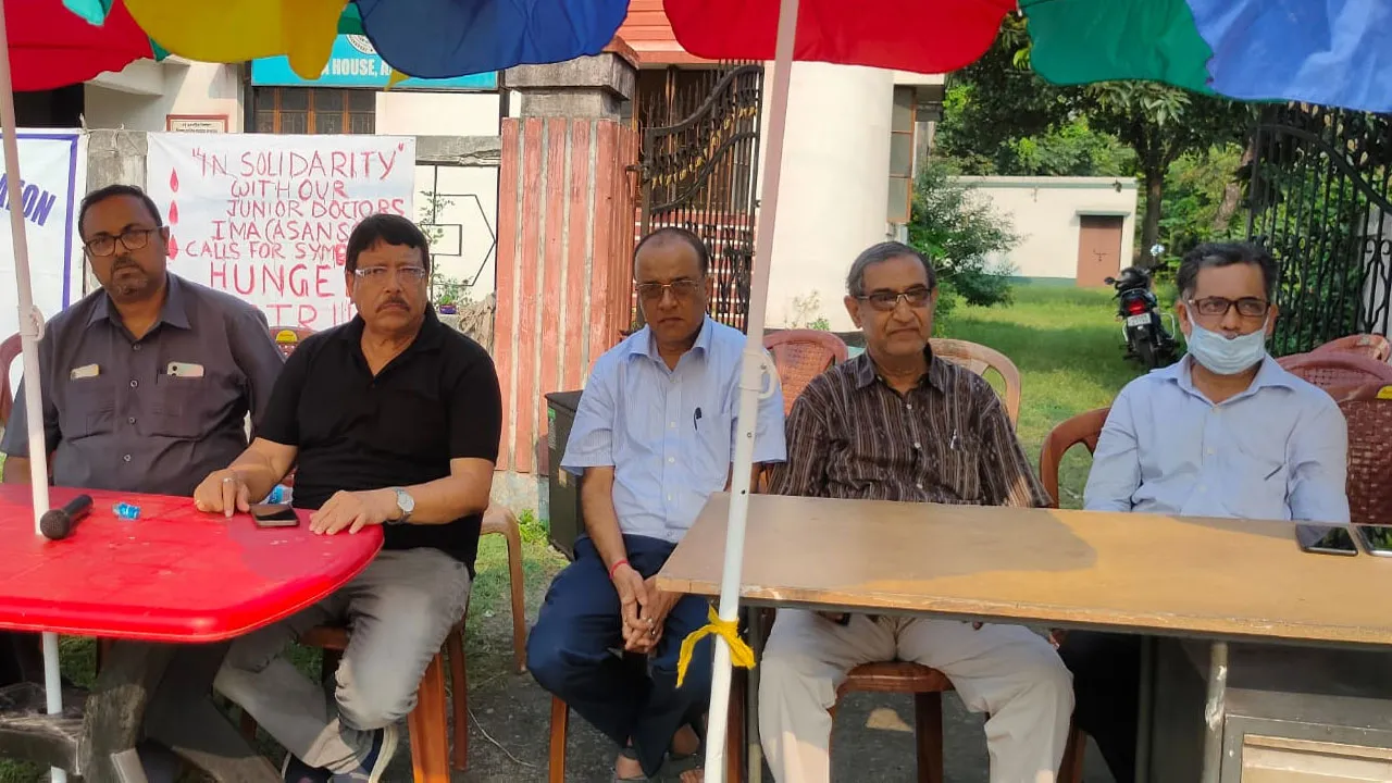 আর জি কাণ্ডে আসানসোলে অনশনে চিকিৎসকরা