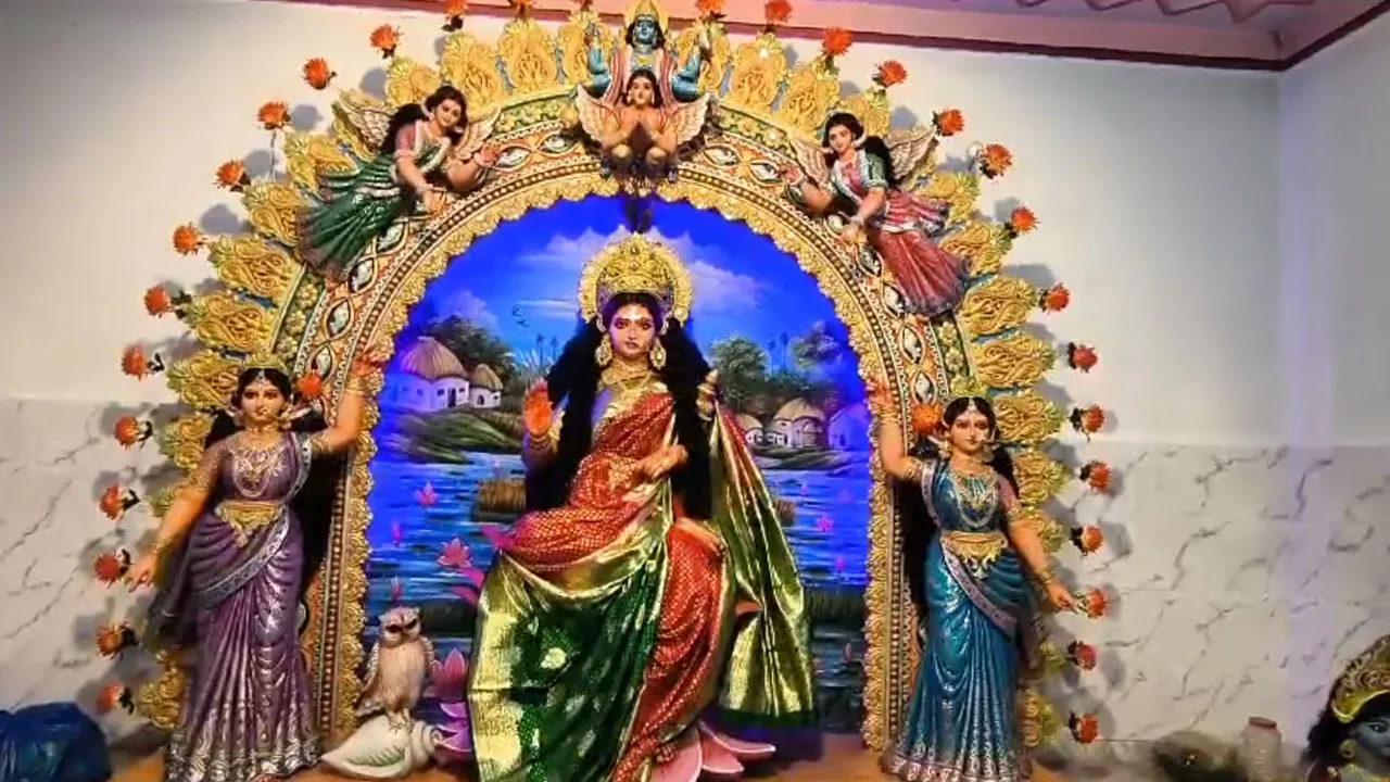দুর্গাপুজোকে টেক্কা দেওয়ার ইতিহাস জড়িত প্রচীন এই লক্ষ্মীপুজোয়
