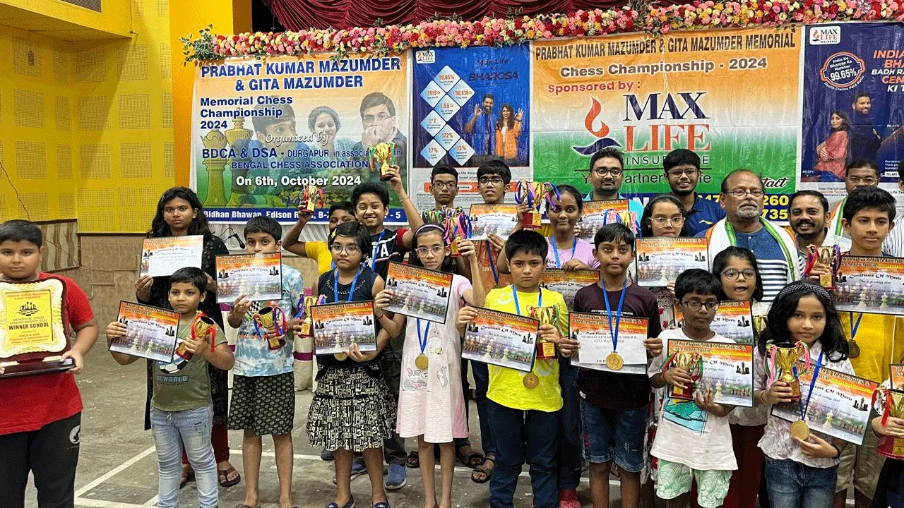 এক দিবসীয় দাবা খেলায় চ্যাম্পিয়ন টীম ডিএভি দুর্গাপুর