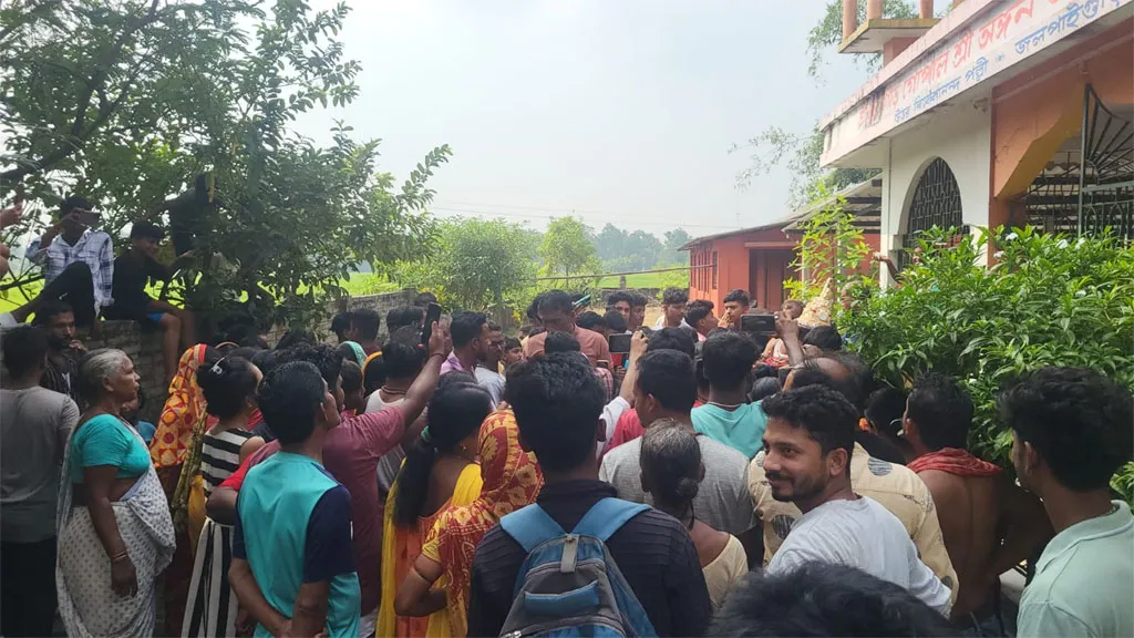 স্বামীর সম্মতিতে প্রেমিকের সঙ্গে গৃহবধূর বিয়ে দিলেন গ্রামবাসীরা