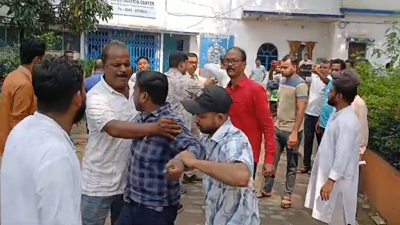 কংগ্রেসের থানা ঘেরাও কর্মসূচিতে কর্মীদের মধ্যে বচসা ধাক্কাধাক্কি