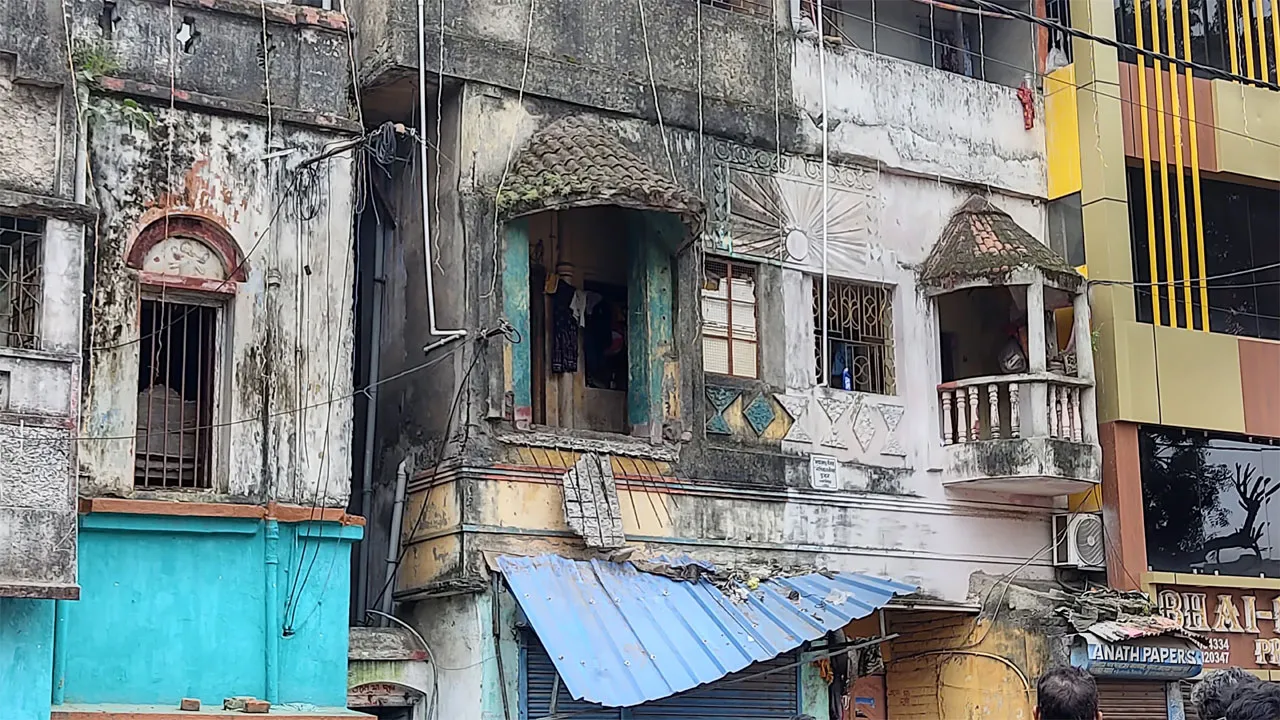 স্ত্রীর মৃত্য়ুশোকে স্বামীর মরণঝাঁপ, ভাইরাল রোমহর্ষক ভিডিও