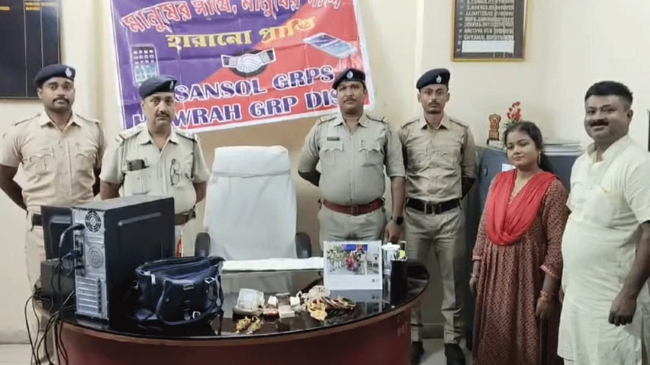 ট্রেনে নগদ ও সোনার গহনা সহ খোয়া যাওয়া যাত্রীর ব্যাগ উদ্ধার রেলপুলিশের