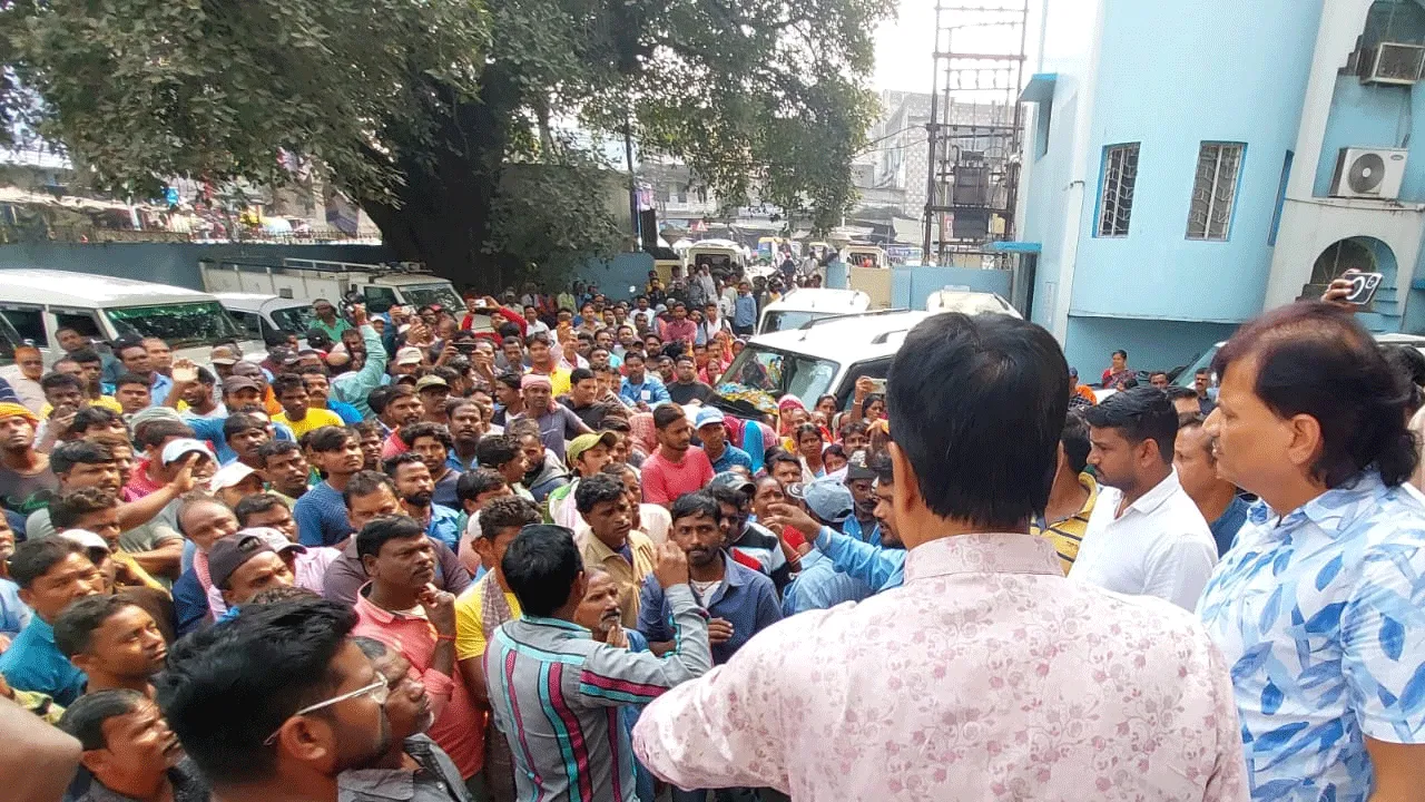বেতন বৃদ্ধি সহ একাধিক দাবিতে ফের সরব সাফাই কর্মীরা