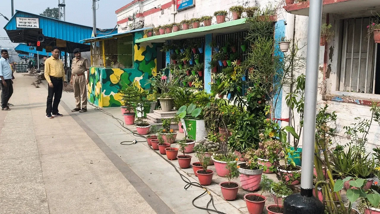 বাঁকুড়া স্টেশনে এক টুকরো মরুদ্যান