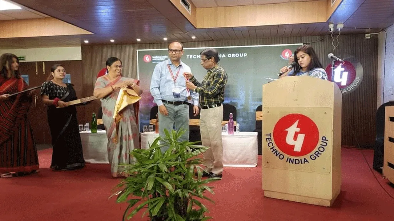 ‘দ্রোণাচার্য’ পুরস্কার পেলেন বর্ধমানের প্রধান শিক্ষক