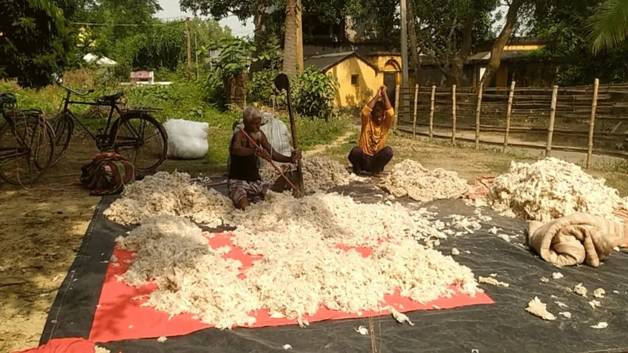 শীতের হাত ধরে আগমন ঘটছে লেপ প্রস্তুত কারকদের, চাহিদা কম