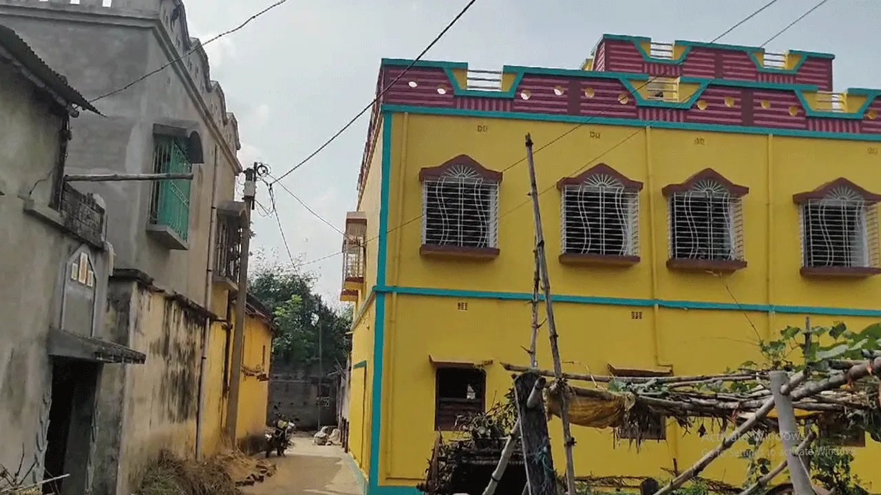 কাঁকসায় আবাস যোজনার তালিকায় রেশন ডিলারের নাম, বিতর্ক