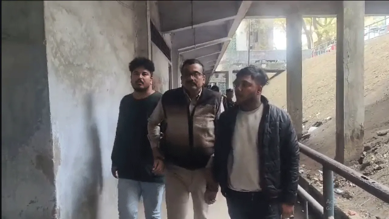 বিলাসবহুল গাড়ি নিয়ে ছিনতাইয়ের চেষ্টা, ধৃত ৪