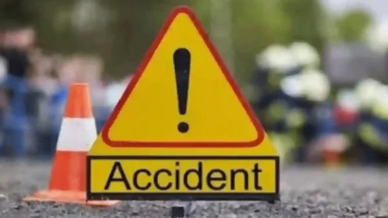 বিয়ের অনুষ্ঠানে যোগ দিতে যাওয়ার পথে মর্মান্তিক দুর্ঘটনা