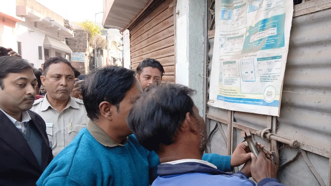 ঋণখেলাপি, আসানসোলে তৃণমূল কাউন্সিলরের বাড়ি সিল