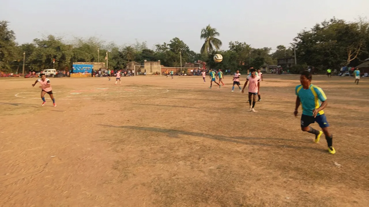 নবান্ন উপলক্ষ্যে ফুটবল প্রতিযোগিতা হলো আউসগ্রামে