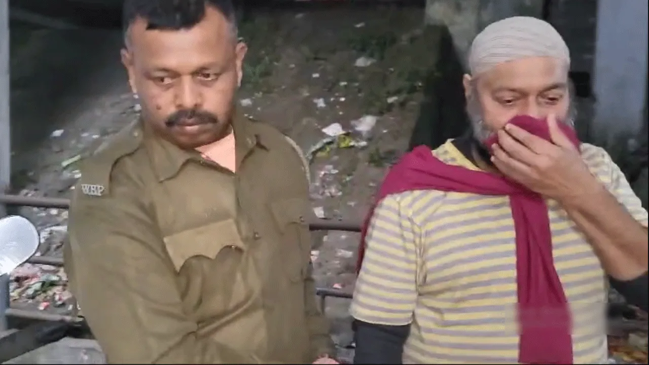 শহরবাসীর কাছ থেকে কোটি টাকা হাতানো বন্দিকে হেফাজতে নিল পুলিশ
