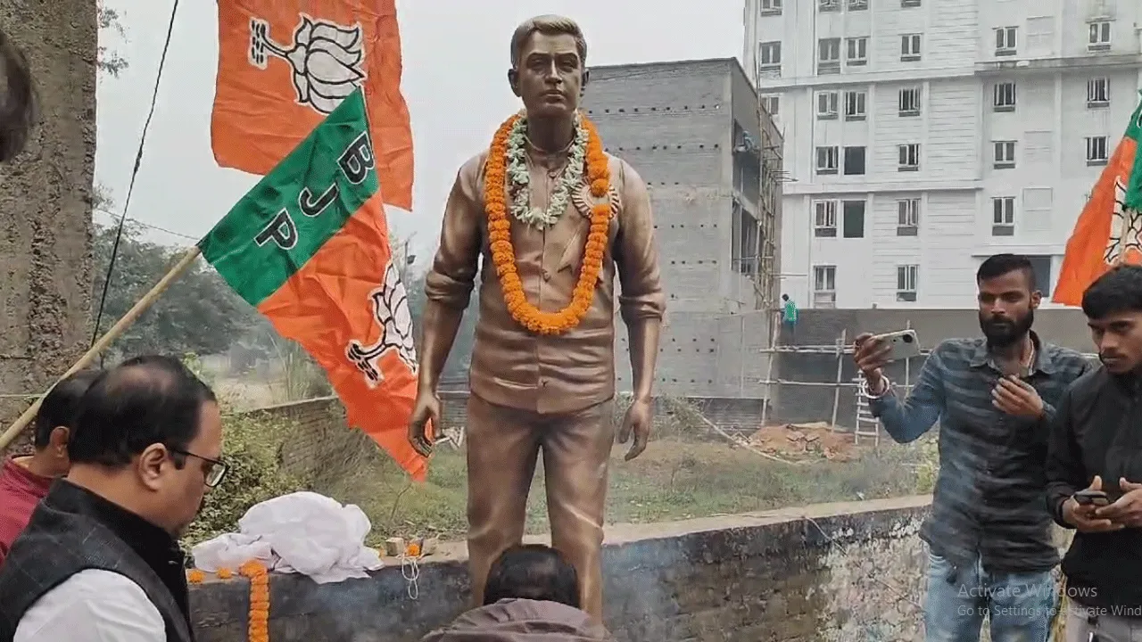 কাঁকসায় প্রয়াত বিজেপি কর্মী সন্দীপ ঘোষের পূর্ণবয়ব মূর্তি উন্মোচন