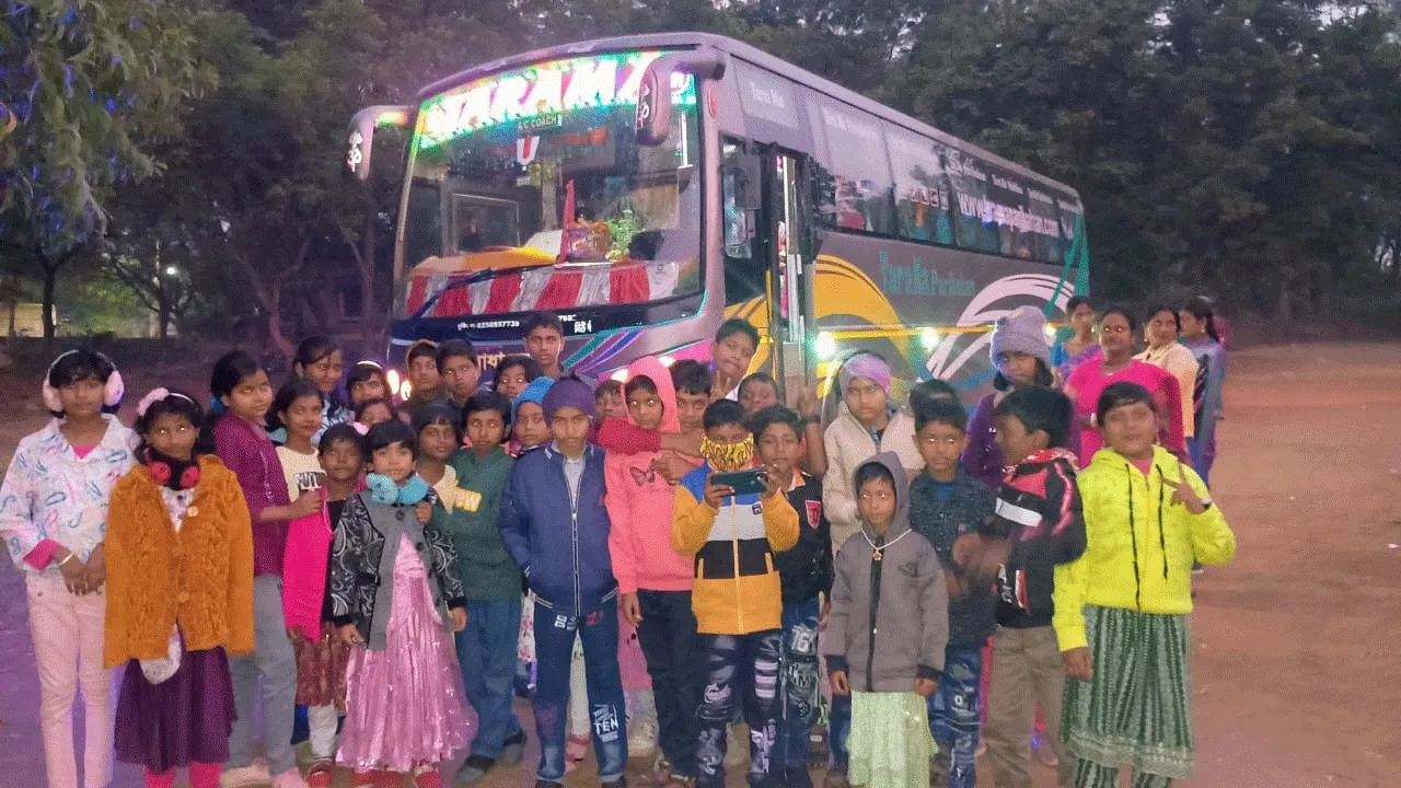 পড়ুয়াদের শিক্ষামূলক ভ্রমণের উদ্যোগ তারকেশ্বরের উমাশশী কেশবচক প্রাথমিক স্কুলের