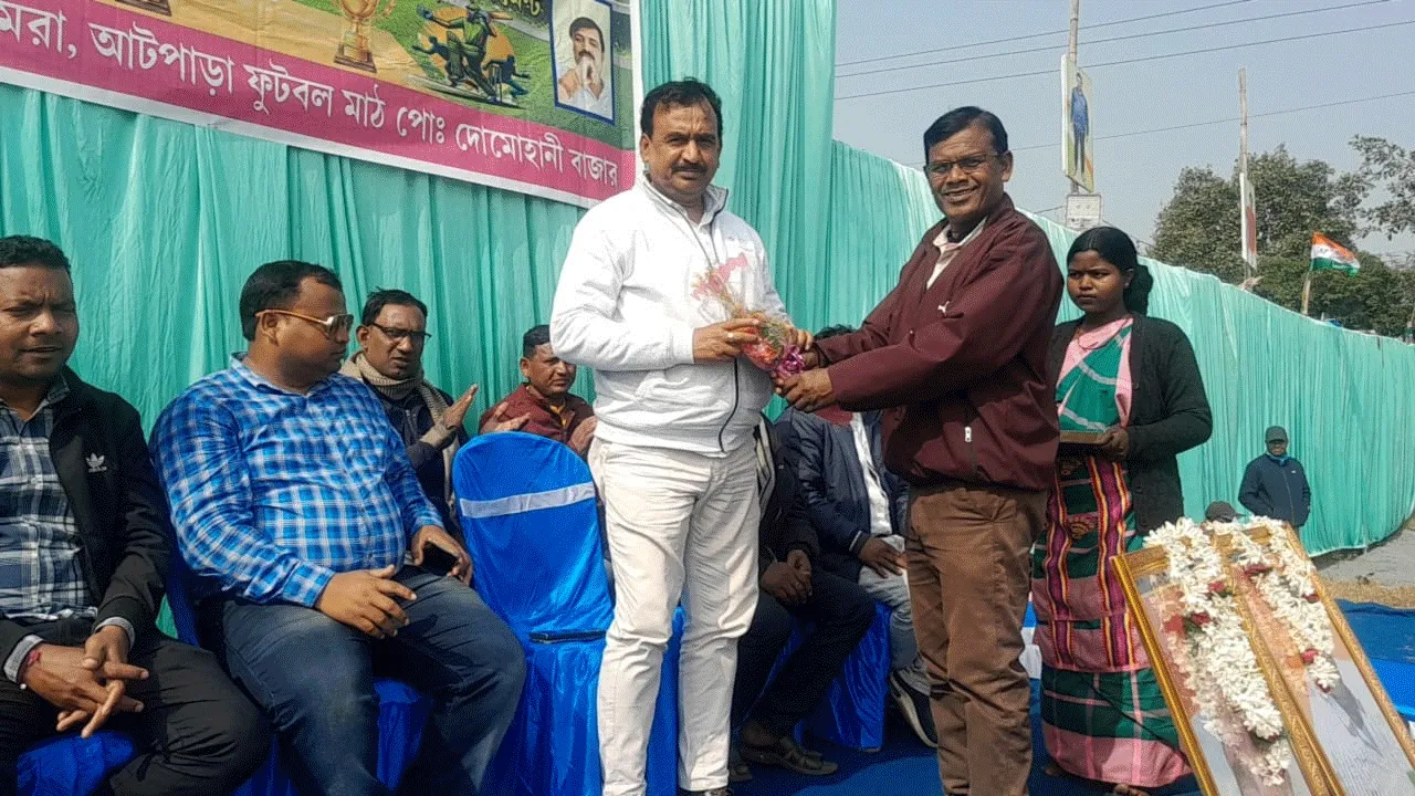 স্বর্গীয় মানিক উপাধ্যায় ও পাপ্পু উপাধ্যায় ক্রিকেট টুর্নামেন্টের সূচনা