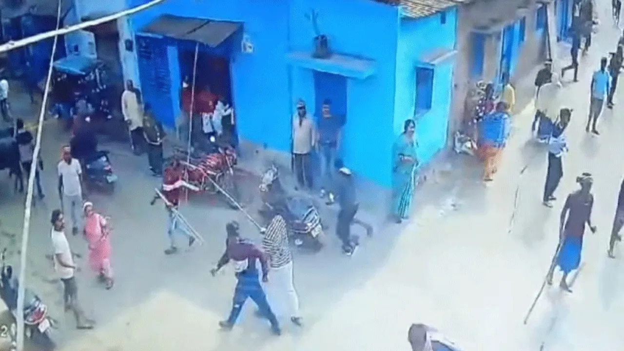 সরকারি জমির দখল নিয়ে কাউন্সিলর ও  দলবলের সঙ্গে স্থানীয়দের খন্ডযুদ্ধ