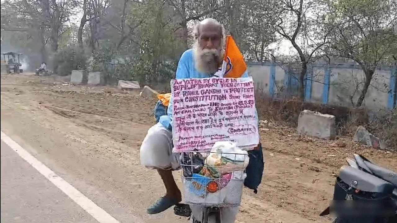 সাইকেল নিয়ে মহাকুম্ভের পথে ৭৪এর প্রৌঢ়