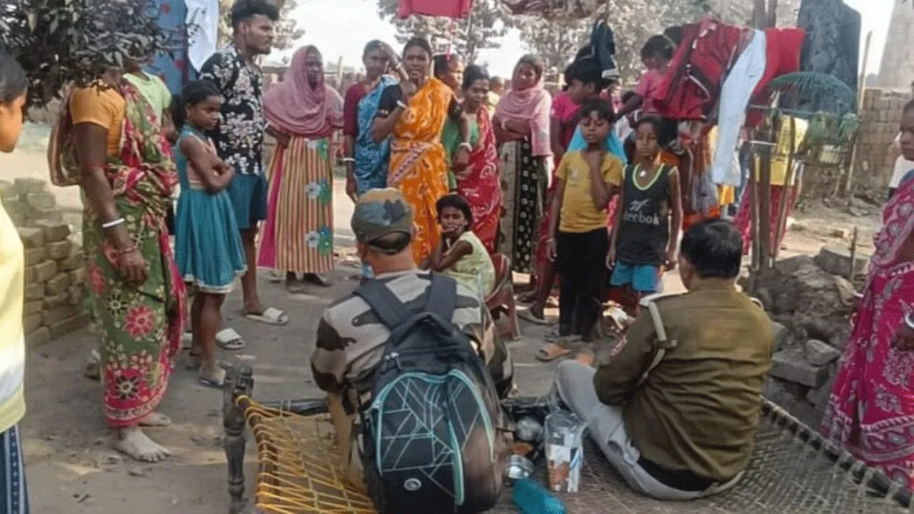 ইসিএলের নিরাপত্তা রক্ষীদের আটকে রেখে বিক্ষোভ দেখাল গ্রামবাসীরা
