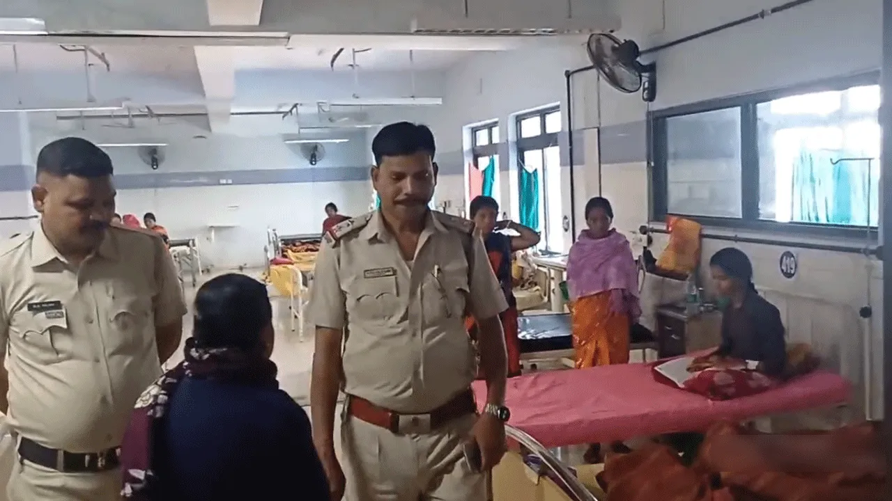 হসপিটালের বেডে বসেই মাধ্যমিক পরীক্ষা ছাতনার পরীক্ষার্থীর