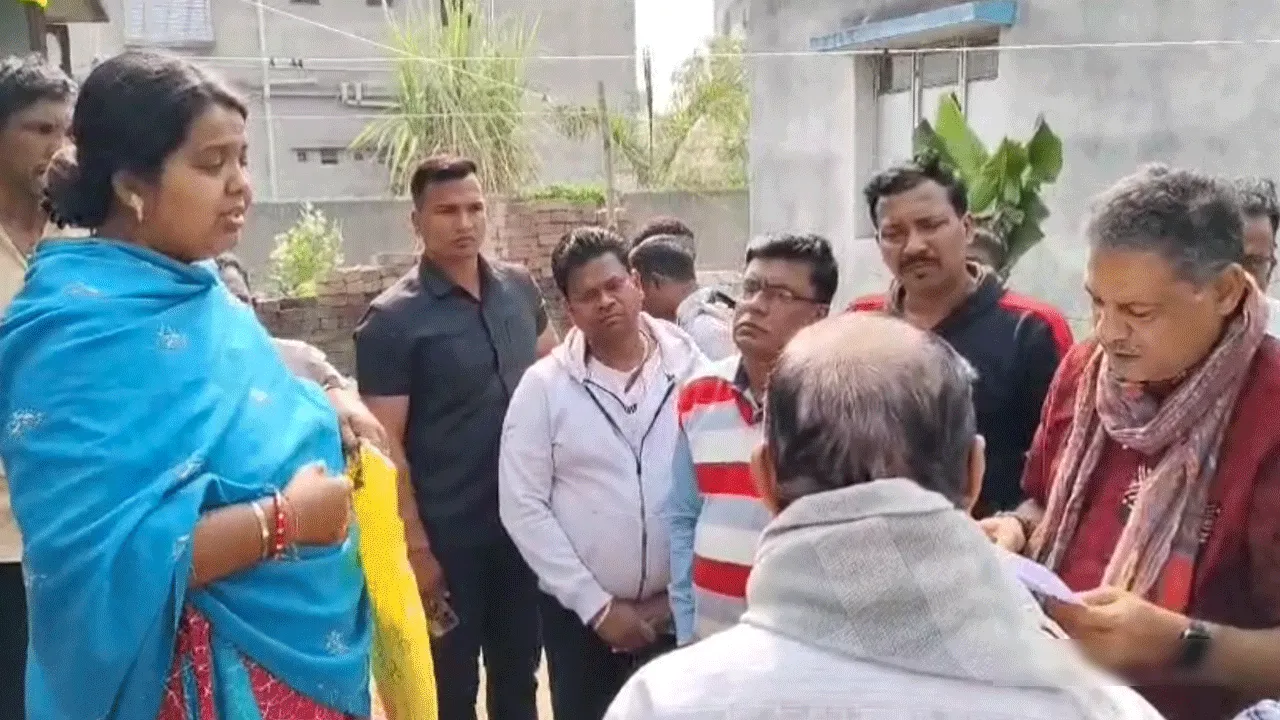 মহাকুম্ভে যাওয়ার পথে দুর্ঘটনায় মৃত্যু, পরিবারের পাশে সাংসদ