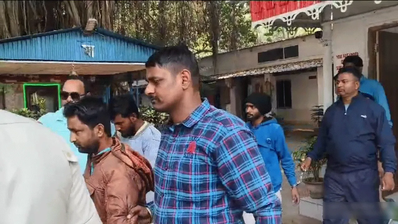 শহরের মোবাইল চুরি চক্রের দুই মাস্টারমাইন্ড গ্রেফতার