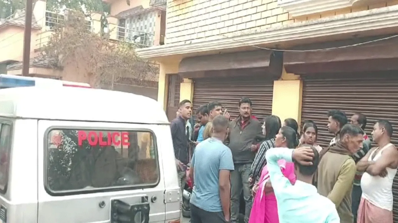 দুর্গাপুরে দিনেদুপুরে বাড়ির সামনে থেকে মহিলার হার ছিনতাই