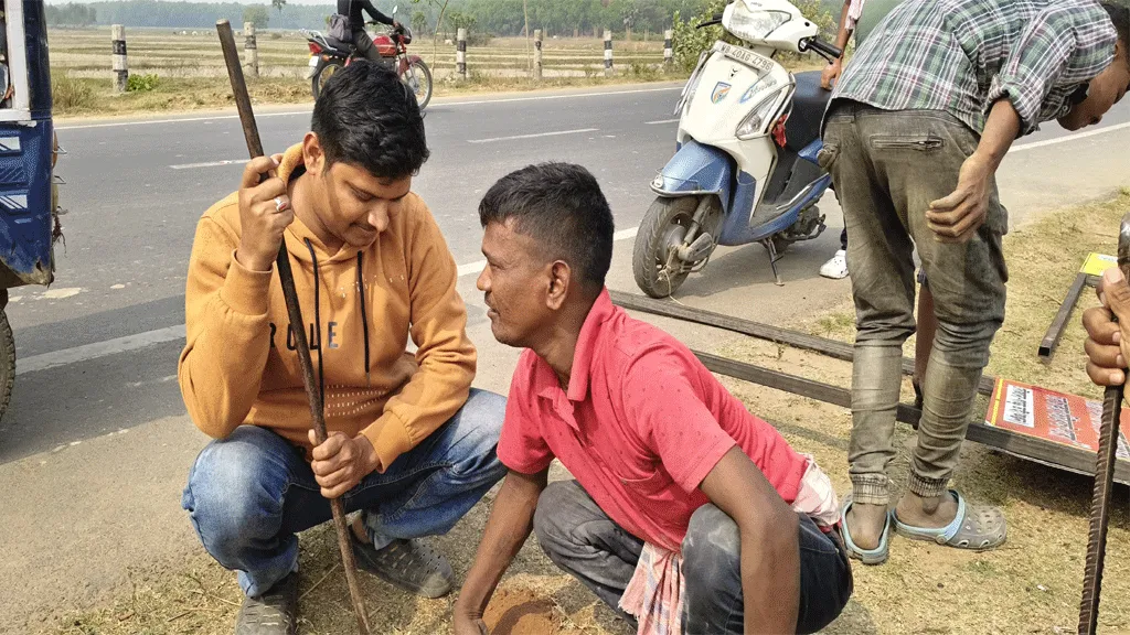 ট্রাফিক সচেতনতায় অভিনব উদ্যোগ নিলেন ভ্রাতৃ হারা দিদি