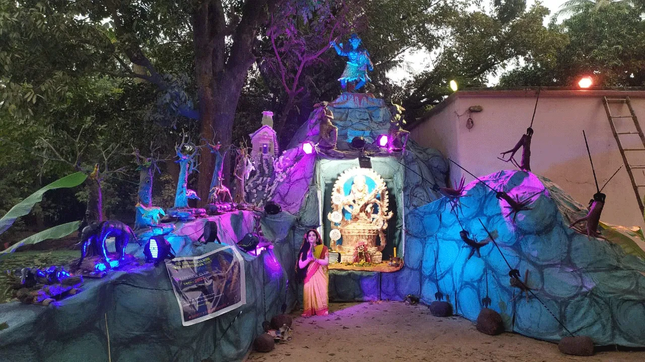সরস্বতী পুজোয় অভিনব ‘থিম’-এর দর্শনীয় প্যাণ্ডেল তৈরি করল গণপুরের কচিকাচারা