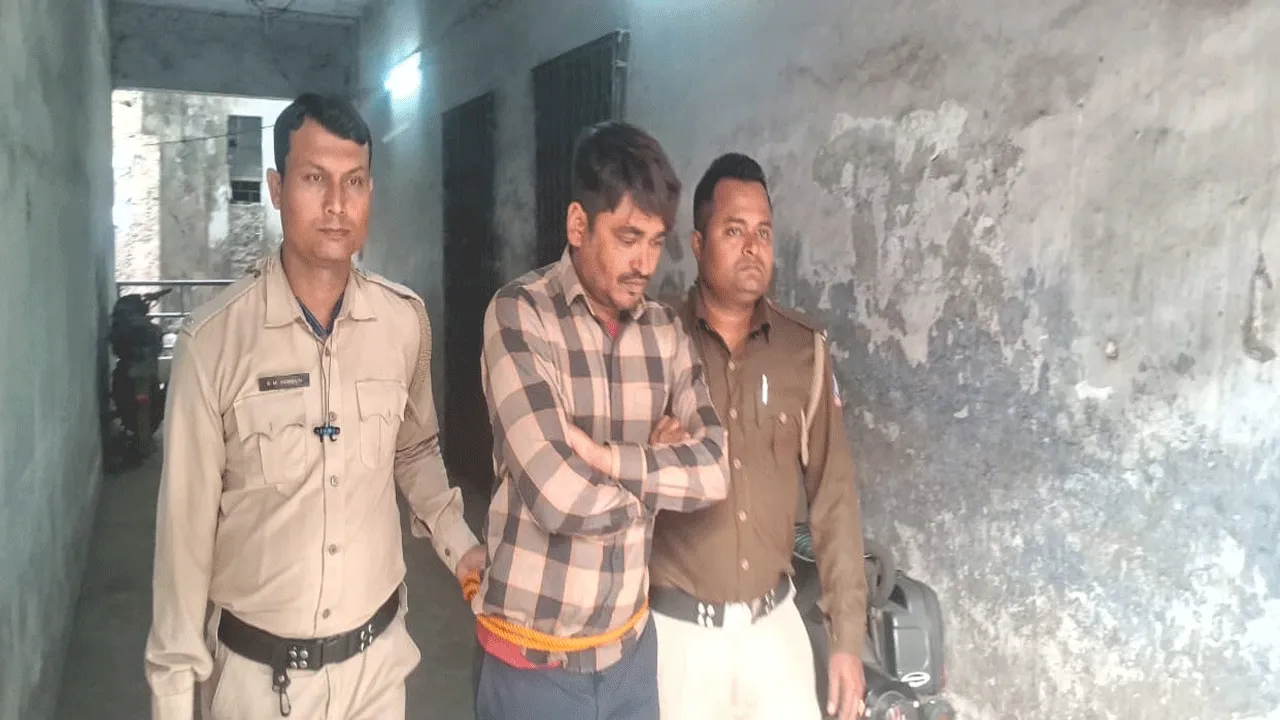 বাইকের ডিকি ভেঙে ৯০ হাজার টাকা চুরি, গ্রেফতার ১