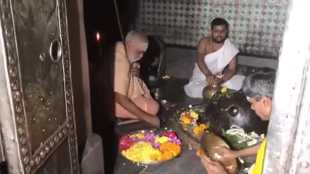 শিবরাত্রিতে সারা রাত খোলা তারকেশ্বরের দরজা!