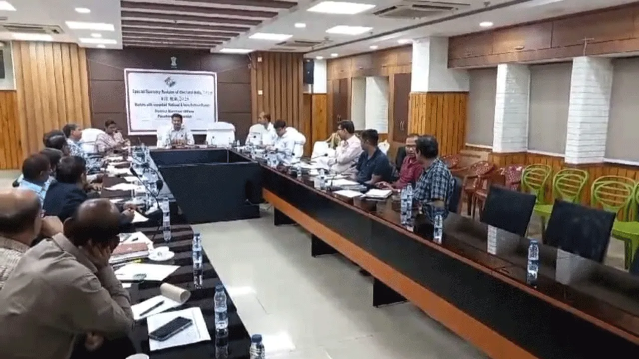 ভোটার তালিকার স্বচ্ছতা নিয়ে সমস্ত রাজনৈতিক দলের প্রতিনিধিদের নিয়ে প্রশাসনিক বৈঠক