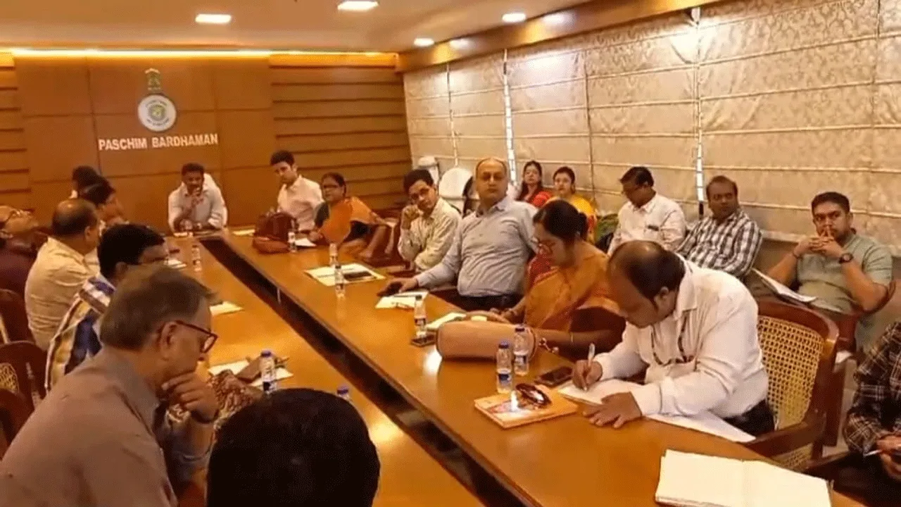 ডেঙ্গু মোকাবিলায় রাষ্ট্রায়ত্ত সংস্থার প্রতিনিধিদের নিয়ে প্রশাসনিক বৈঠক