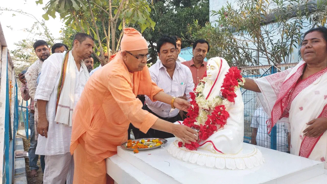 আন্তর্জাতিক নারী দিবসে বাঁকুড়ায় প্রতিষ্ঠা করা হলো সারদা মায়ের মূর্তি