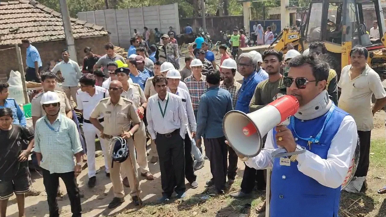 দুর্গাপুরে বিশাল বাহিনী নিয়ে উচ্ছেদ অভিযানে ডিভিসি