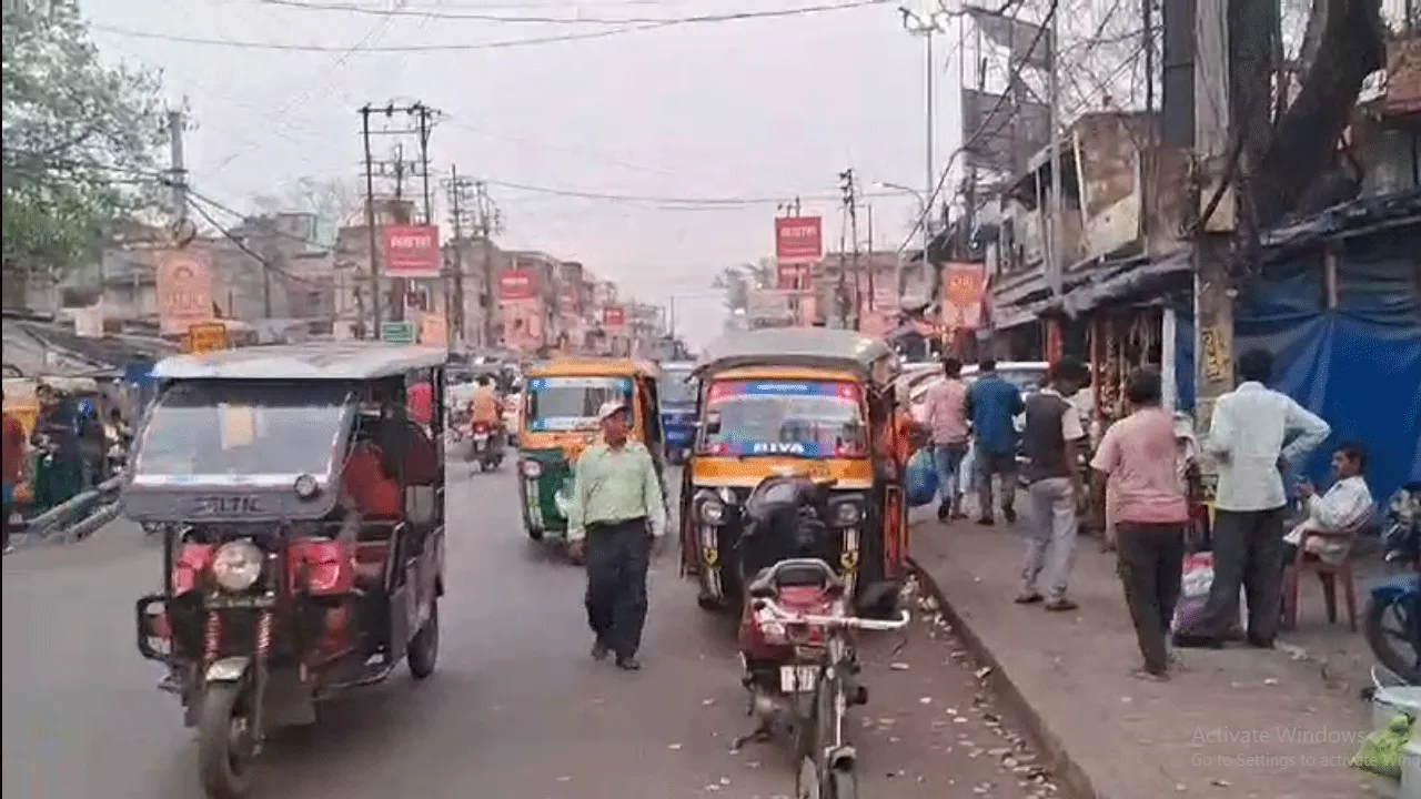 দিনেদুপুরে দোকানে হামলা চালিয়ে ৫০ হাজার টাকা লুঠ করে পালাল দুষ্কৃতীরা