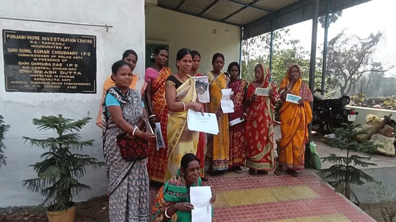 নানা অছিলায় প্রতিবেশীদের ৩৬ লক্ষ টাকা আত্মসাৎ , গ্রেফতার মহিলা