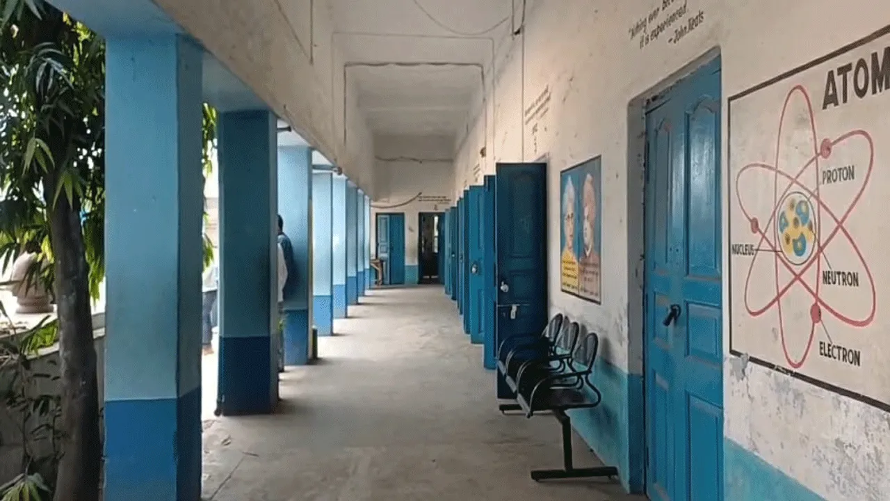 এসএসসি প্যানেল বাতিলে পশ্চিম বর্ধমানে চাকরি খোয়ালেন পাঁচ শতাধিক শিক্ষক ও অ-শিক্ষক কর্মী