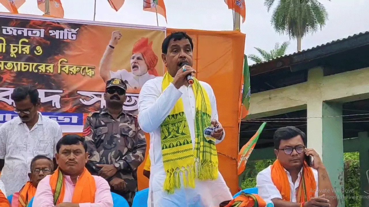 তৃণমূল নেতাদের কাছ থেকে ঘাড় ধরে টাকা আদায়ের নিদান!