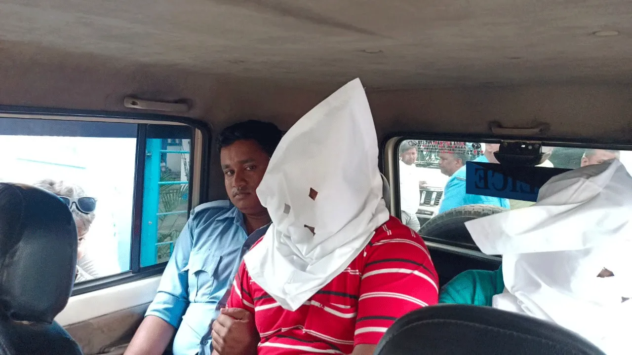 দুর্গাপুরে ধাওয়া করে ছিনতাইবাজ ধরল পুলিশ