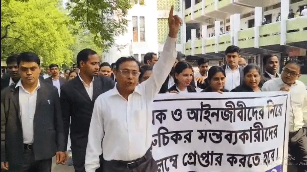 বিকাশরঞ্জন ভট্টাচার্য সহ অন্য আইনজীবীদের হেনস্থার প্রতিবাদ দুর্গাপুরে