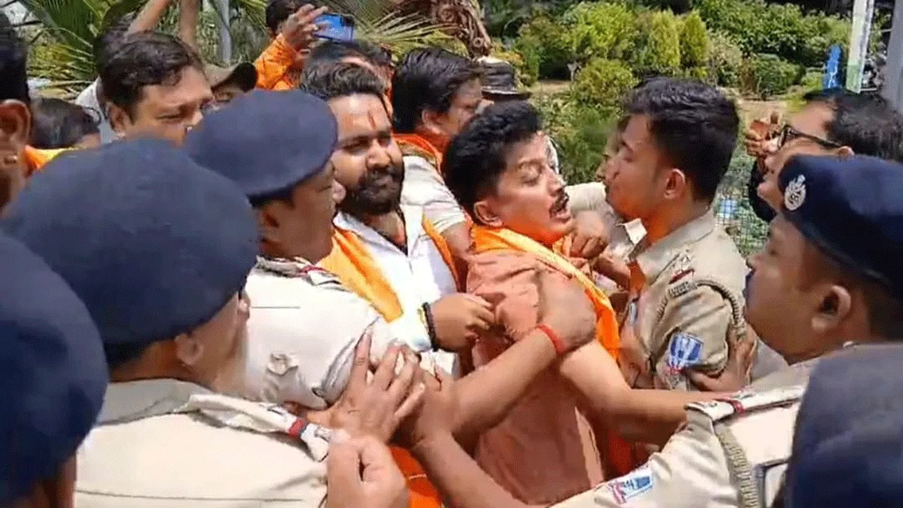 বিজেপি কর্মীকে মারধরের অভিযোগ তৃণমূল ও পুলিশের বিরুদ্ধে, প্রতিবাদে উত্তপ্ত সালানপুর থানা