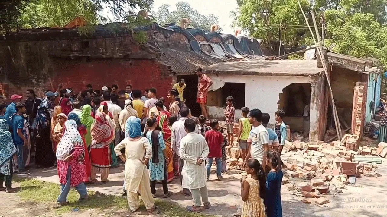জবরদখল রেল আবাসন দখলমুক্ত করতে গিয়ে উত্তেজনা, পিছু হটল কর্তৃপক্ষ